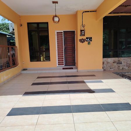 Afwan Homestay Klebang Melaka Экстерьер фото